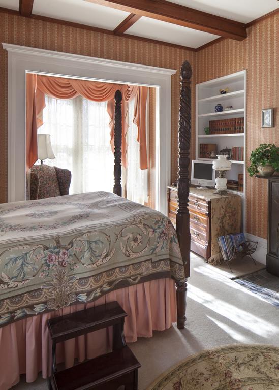 Isaiah Jones Homestead Bed And Breakfast Сэндвич Экстерьер фото