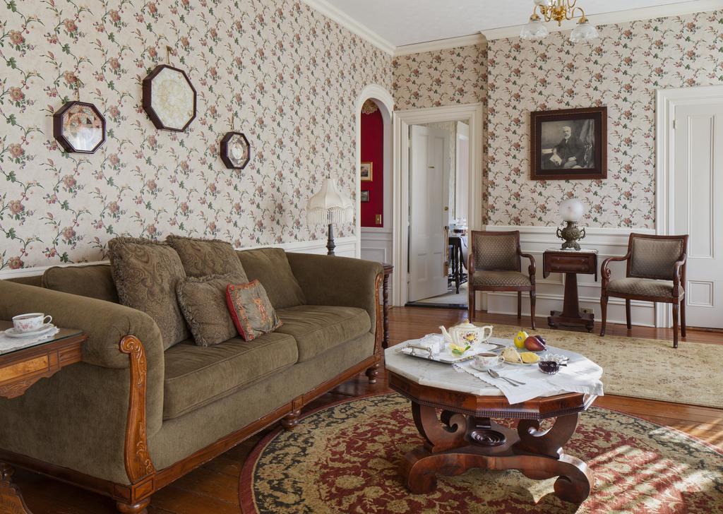 Isaiah Jones Homestead Bed And Breakfast Сэндвич Экстерьер фото
