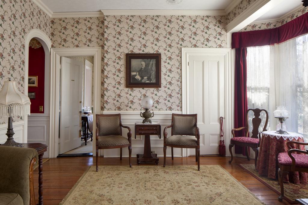 Isaiah Jones Homestead Bed And Breakfast Сэндвич Экстерьер фото